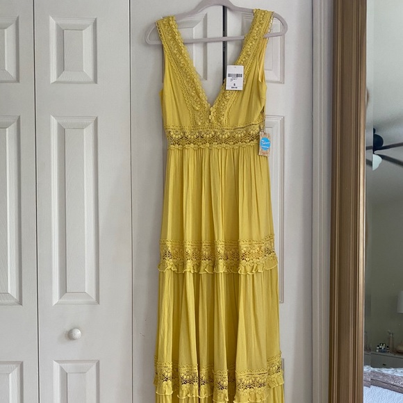 Forever 21 Dresses & Skirts - Beautiful brand new maxi dress